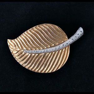 Vintage KENNETH JAY LANE Gold tone and clear crystal brooch pin